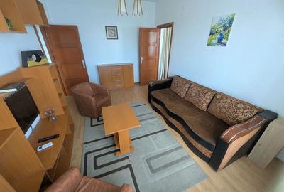 Apartament cu 2 camere semidecomandat, mobilat în P-ța Romană