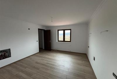 Vila deosebita Parter + Mansarda de vanzare in Odobesti - 27