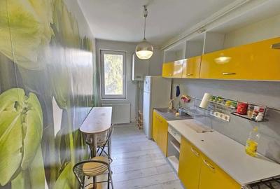 Apartament cu 4 camere decomandat în 7 Noiembrie