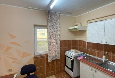Apartament cu 4 camere decomandat, mobilat în Hotvon