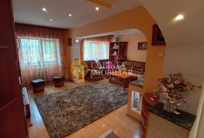Apartament cu 3 camere decomandat în Nicolina