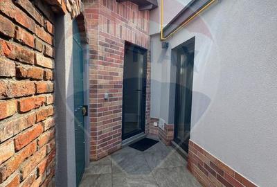 Inchiriez apartament la casa cu curte proprie - Zona Paris - 18