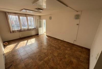 Centru apartament cu 4 camere si garaj proprietate - 2
