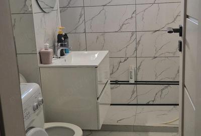 Apartament cu 3 camere semidecomandat în