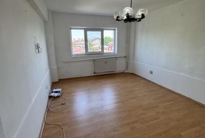 Apartament cu 2 camere decomandat în Malu Roșu