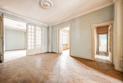 Apartament cu 5 camere decomandat în Calea Victoriei
