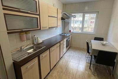 Apartament cu 3 camere semidecomandat, mobilat în Panduri