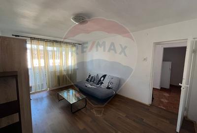 Apartament cu 2 camere semidecomandat, mobilat în Central