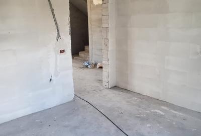 Casă cu 6 camere în Lumina