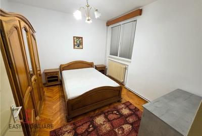 Apartament cu 3 camere decomandat în Cornișa