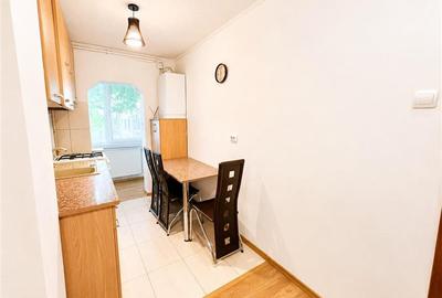Apartament 2 camere decomandat,  etajul 1 mobilat si utilat , parcare - 5