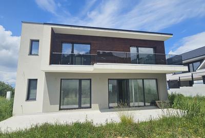 Casă individuală cu 6 camere în Făget