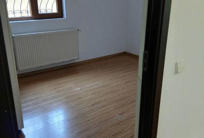 Apartament cu 3 camere decomandat în Bucureștii Noi
