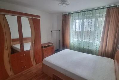 Apartament cu 2 camere semidecomandat, mobilat în Pajura
