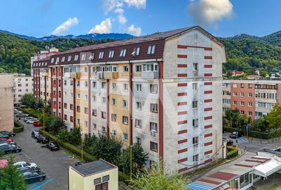 Apartament cu 3 camere semidecomandat în Noua