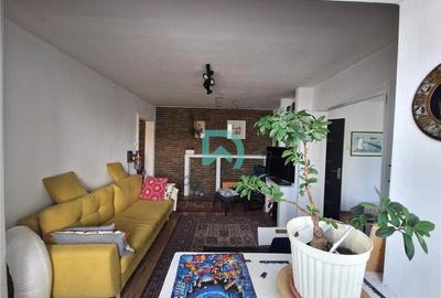 Apartament cu 4 camere semidecomandat în Centrul Civic