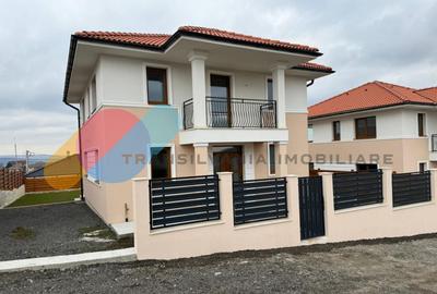 Casă individuală cu 4 camere în Dezmir