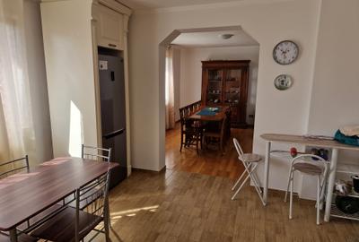 De Vanzare Casa Dumbraveni - 10