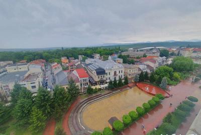 Apartament 3 camere, situat in Targu Jiu, str Victoriei (Ultracentral) - 1