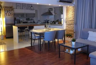 Apartament cu 4 camere semidecomandat, mobilat în Berceni