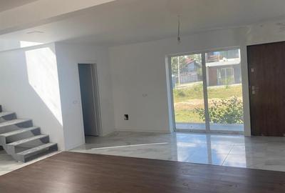 Casă individuală cu 4 camere în Dragomirești-Vale