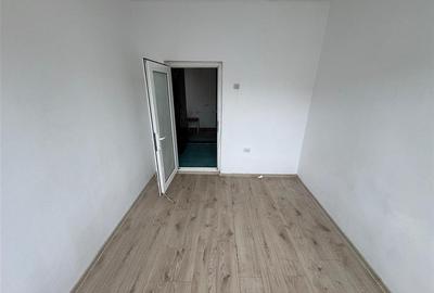 Garsoniera 12mp , de vanzare, zona Sud, etaj 4 / 4 - 3