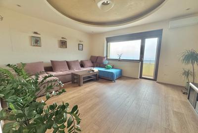 Apartament cu 4 camere decomandat, mobilat în Peninsula