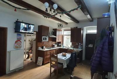 Apartament cu 4 camere decomandat, mobilat în Central