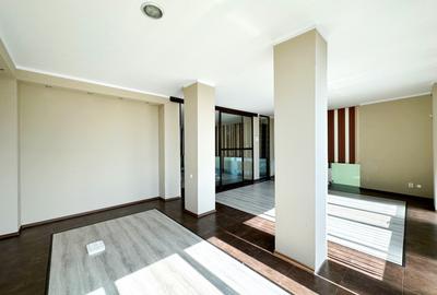 Spatiu comercial stradal cu locuri de parcare privata - 8