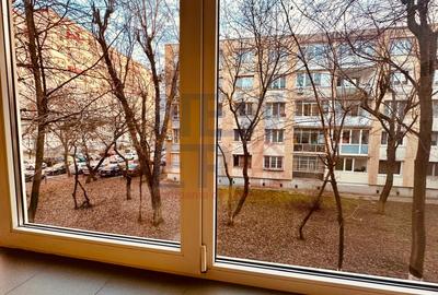 Apartament cu 3 camere semidecomandat, mobilat în Berceni