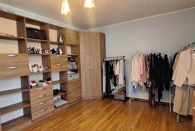 Apartament cu pod amenajat, complet mobilat, pe Strada Florilor - 13