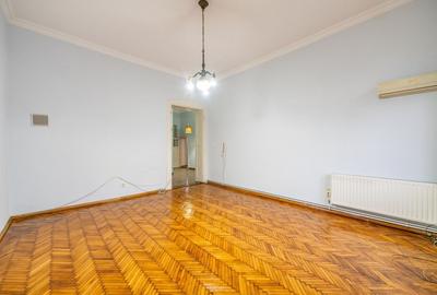Apartament nemobilat, 3 camere, etaj 1, Bld.Revoluției - 12