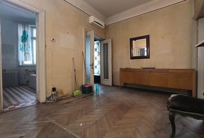 Apartament cu 4 camere semidecomandat în Cișmigiu