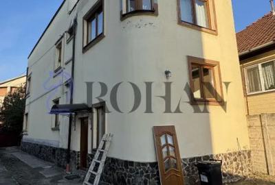 Casă individuală cu 5 camere în Central