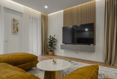 Apartament cu 3 camere semidecomandat, mobilat în Pipera