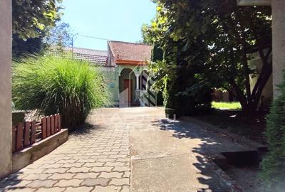 Casa la curte comuna 4 camere, zona Centrala - 2