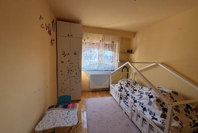 Vanzare apartament 3 camere decomandat cu loc parcare Micalaca zona300 - 12