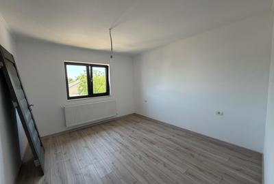 Casă P+E,4 camere, gata de mutare,900 m de blv. - 10