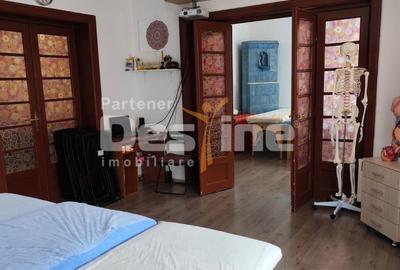 Apartament cu 3 camere decomandat în Tineretului