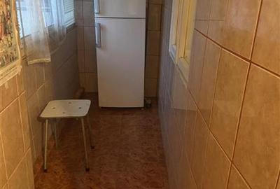 Apartament 3 camere , zona cartier Sud , et 2 4, decomandat,54 mp, imbunatatit , - 10