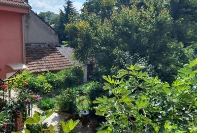 Apartament 2 camere, la curte comuna, Str. Luis Pasteur - 19