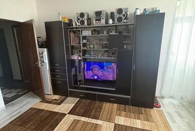 Apartament cu 3 camere decomandat, mobilat în Metalurgiei