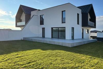 Casă individuală cu 4 camere în Cristian