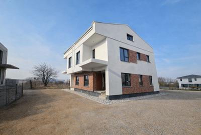 Casa individuala lipita la calcan strada Astrelor. - 4