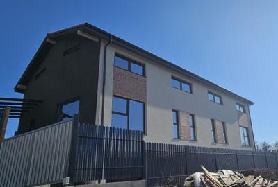 Duplex de vanzare, 4 camere, 162mp, 250mp teren, 2 garaje, Oasului - 1