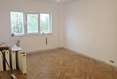 De vanzare apartament cu trei camere , zona Lipovei - 1