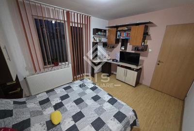 Apartament cu 3 camere decomandat în Centura