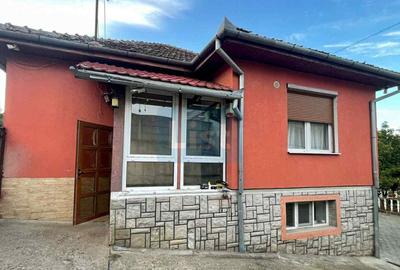 Casa 7 camere, teren 590 mp in Calnic - 2