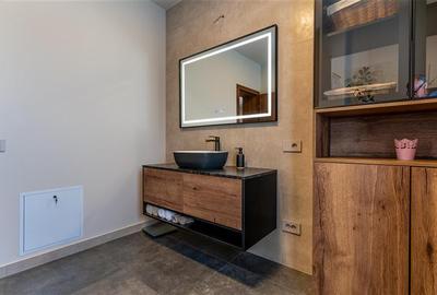 Casa cu dotari premium si finisaje de calitate ,Demisol +Parter+Etaj situata in - 18