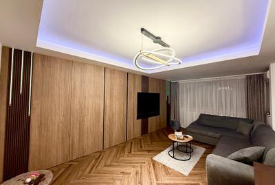 Apartament cu 4 camere, mobilat în P-ța Universității